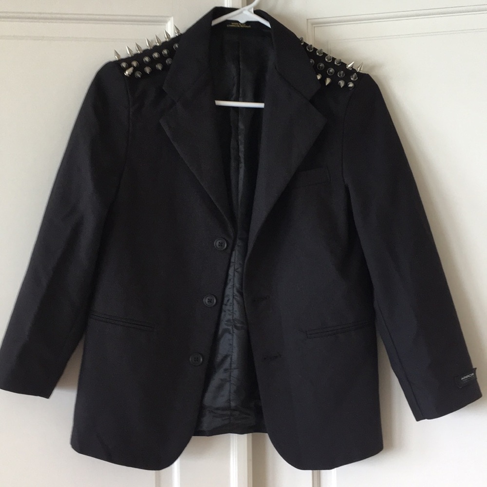 Blazer with shoulder spikes
